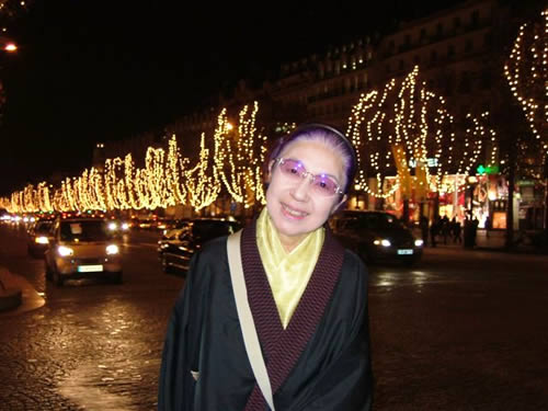 クリスマス飾りのシャンゼリゼ通り